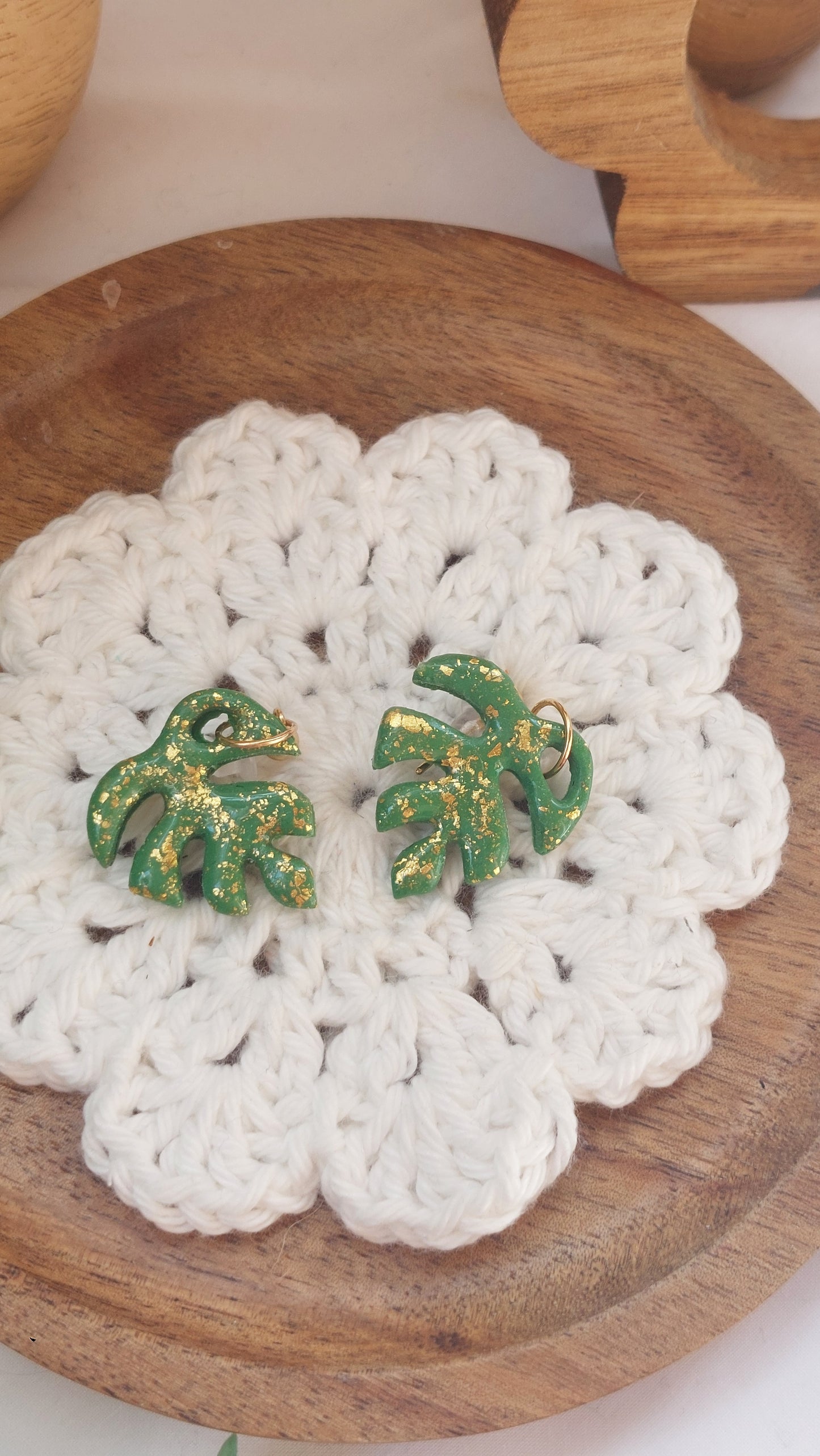 Monstera leaf dangly earrings