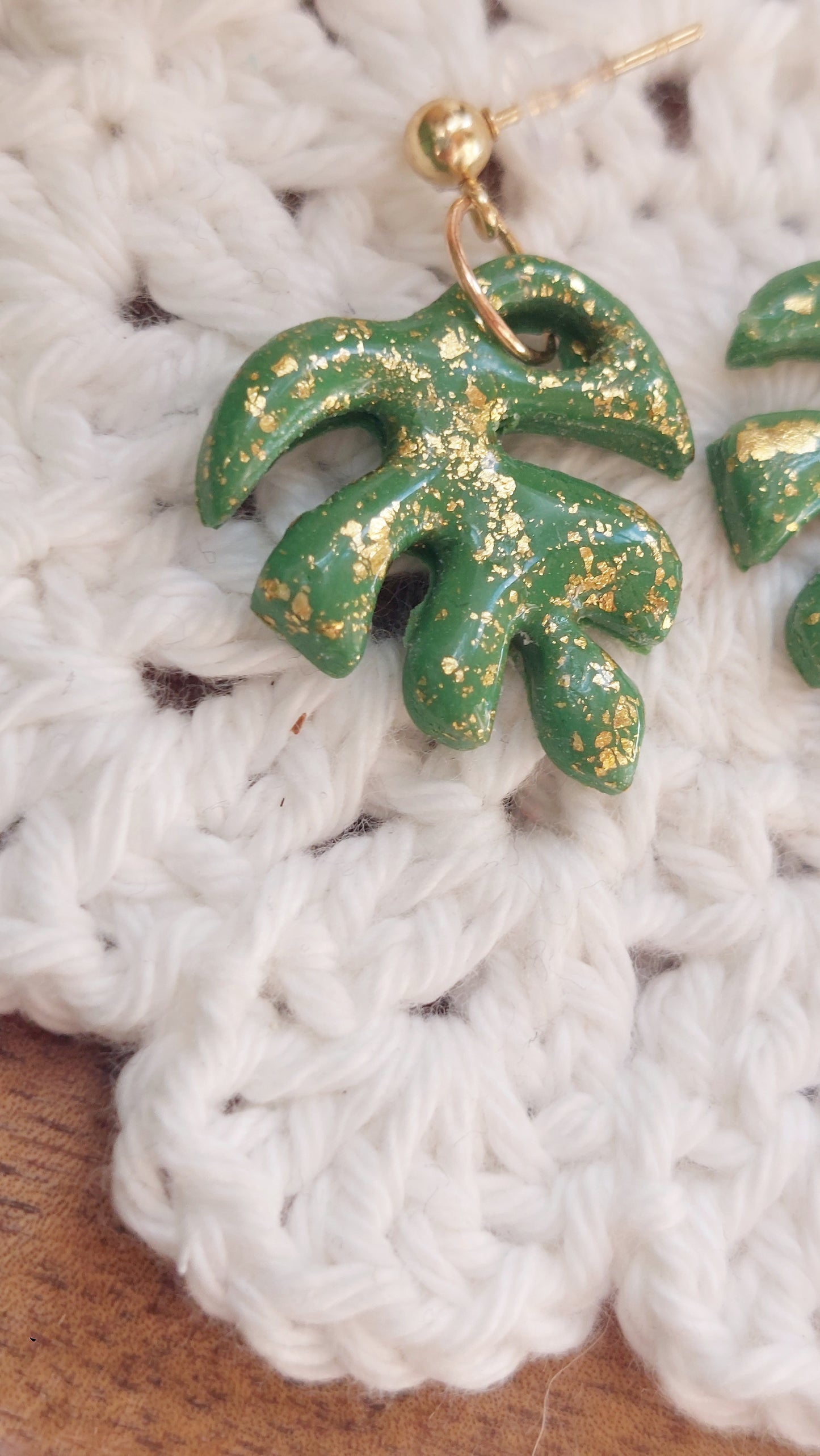 Monstera leaf dangly earrings