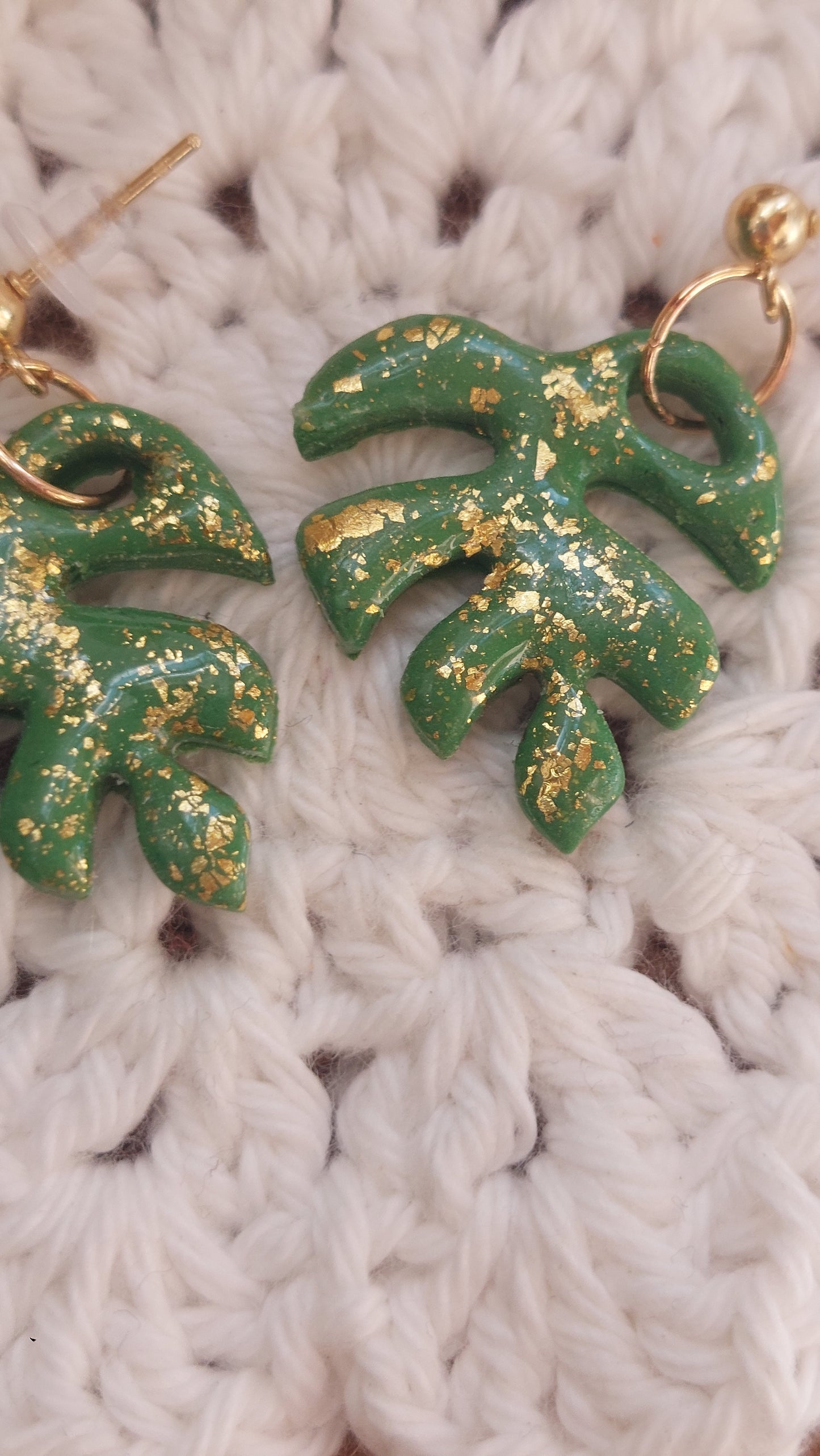 Monstera leaf dangly earrings
